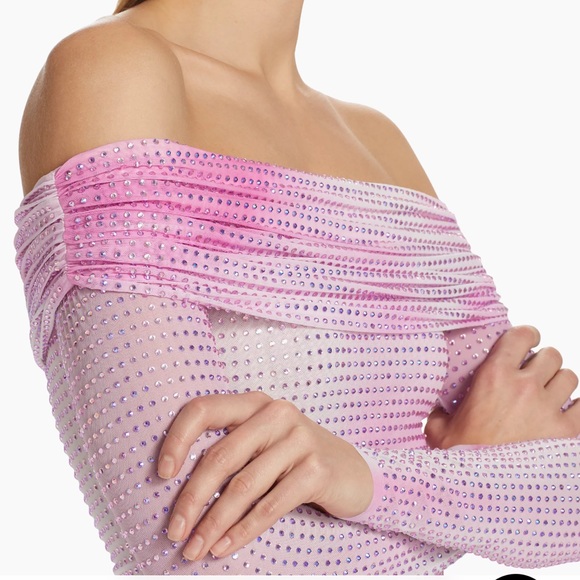 Self-Portrait
Crystal Off-The-Shoulder Bodycon Minidress - Picture 5 of 7